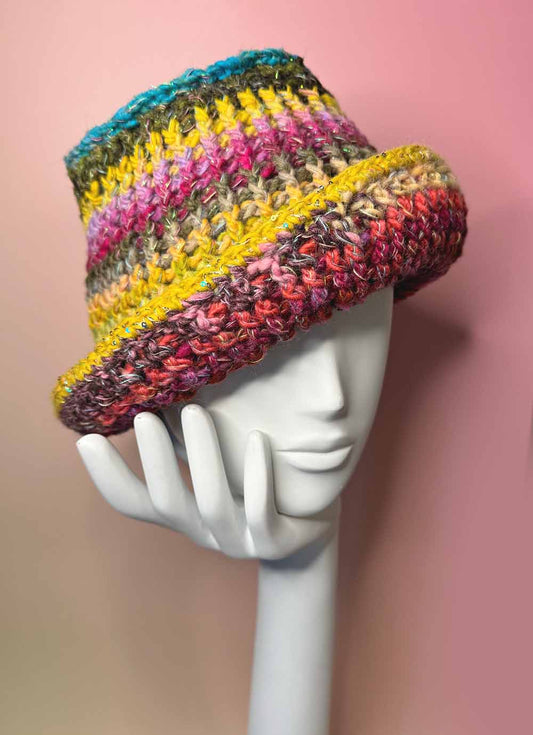 Hat "She's a rainbow"