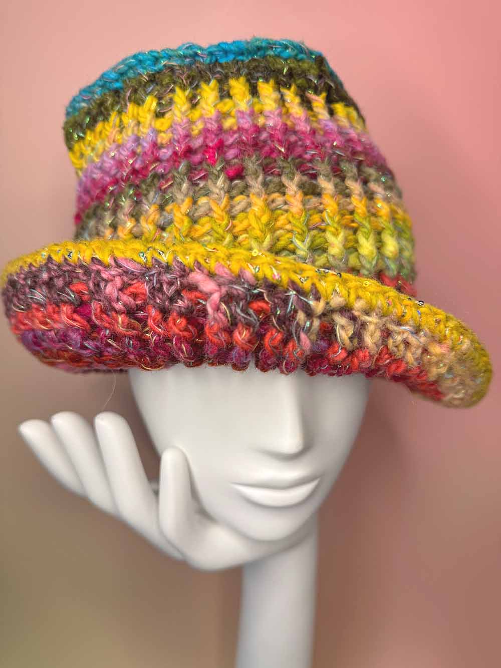Hut "She's a rainbow"