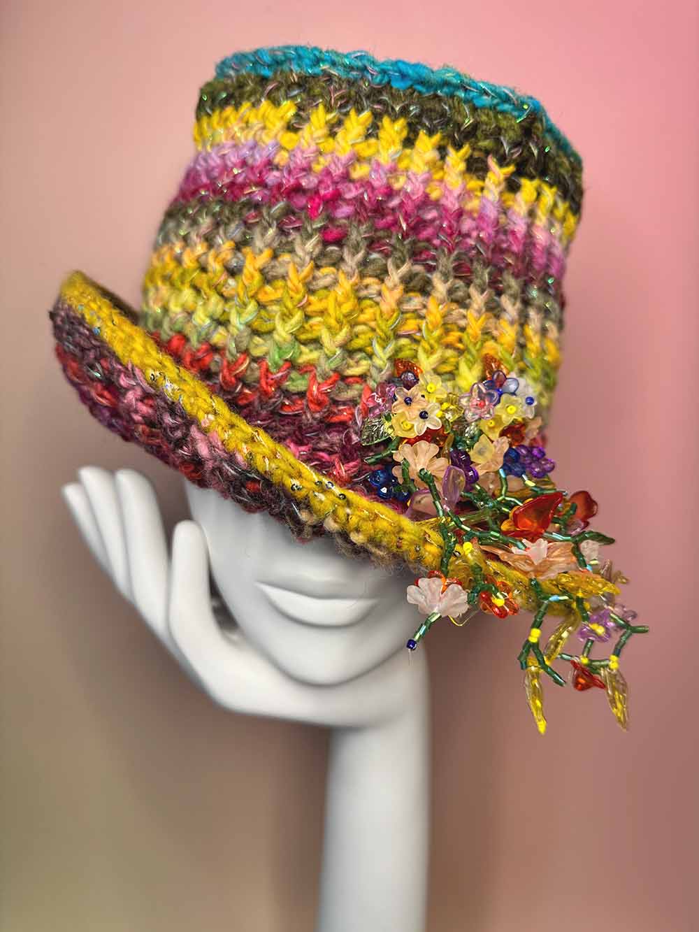 Hut "She's a rainbow"