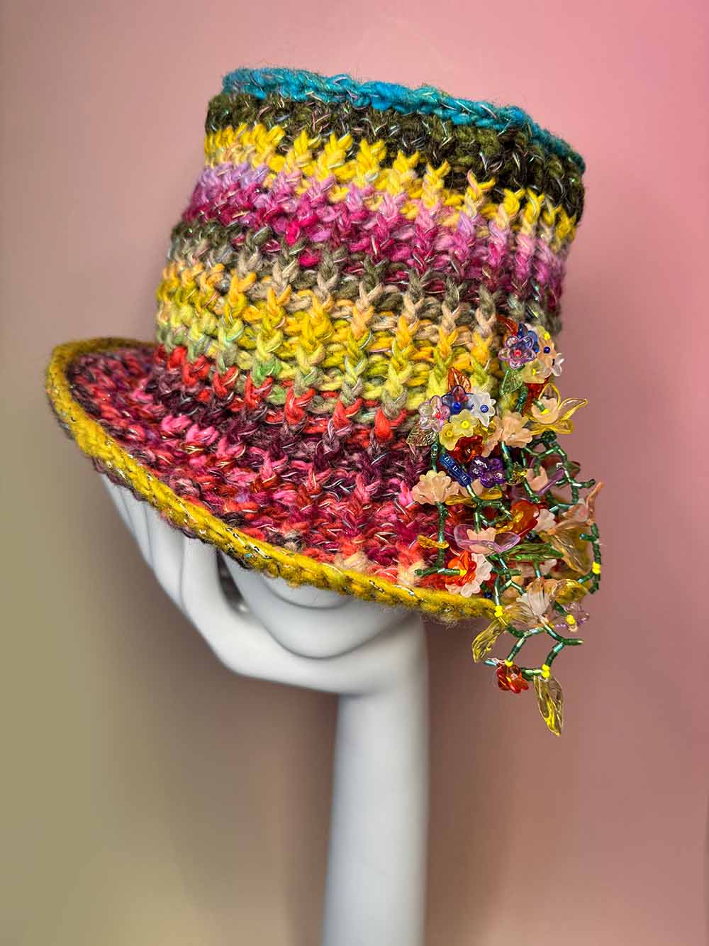 Hut "She's a rainbow"